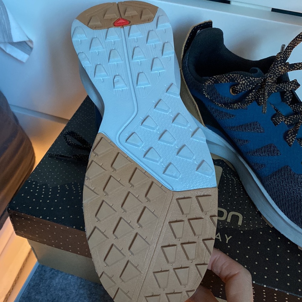 Brand new in box kids salomon runners - Picture 3 of 6